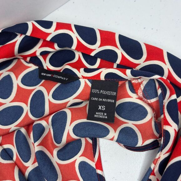 New York & Company Red Blue Pattern No Sleeve Blouse Womens Designer - Picture 6 of 7
